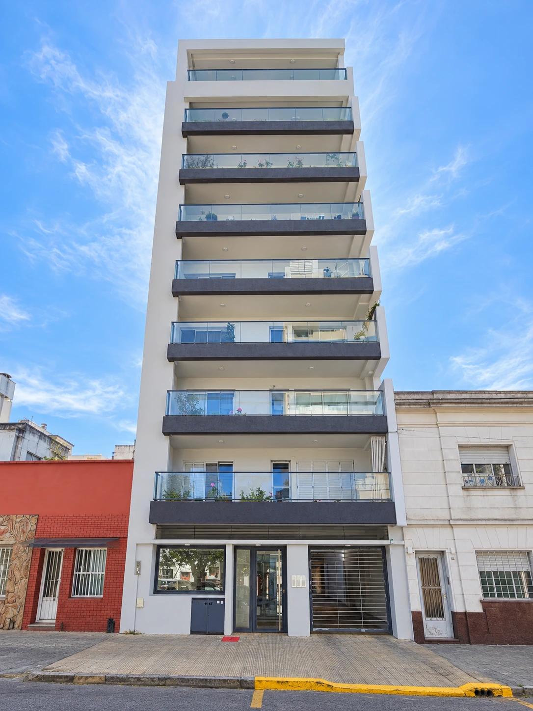 Fotografía de la fachada de E47