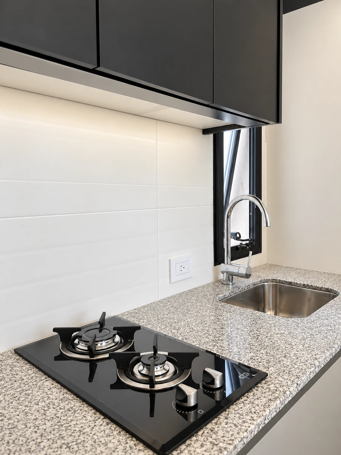 Detalle de cocina, anafe y mesada